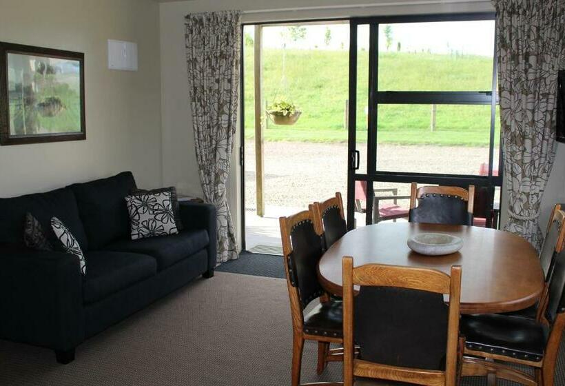 فندق The Loft At Te Kumi Tirohanga