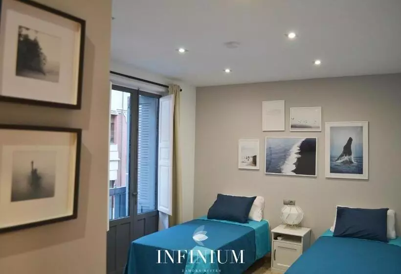پانسیون Infinium Zamora Suites