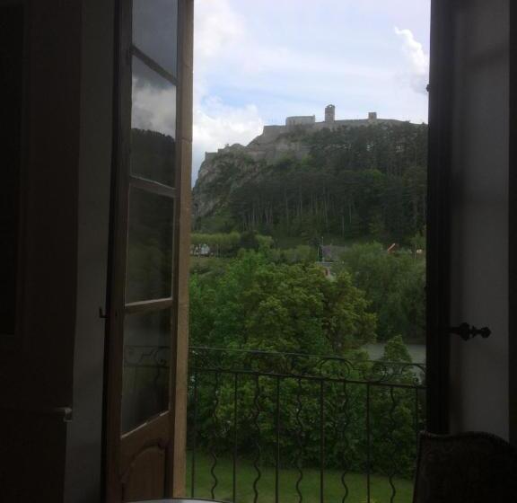 ベッドアンドブレックファースト Château De La Cazette