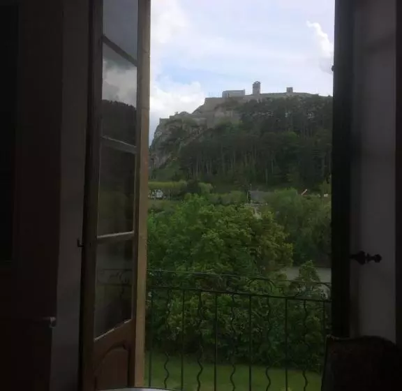 ベッドアンドブレックファースト Château De La Cazette