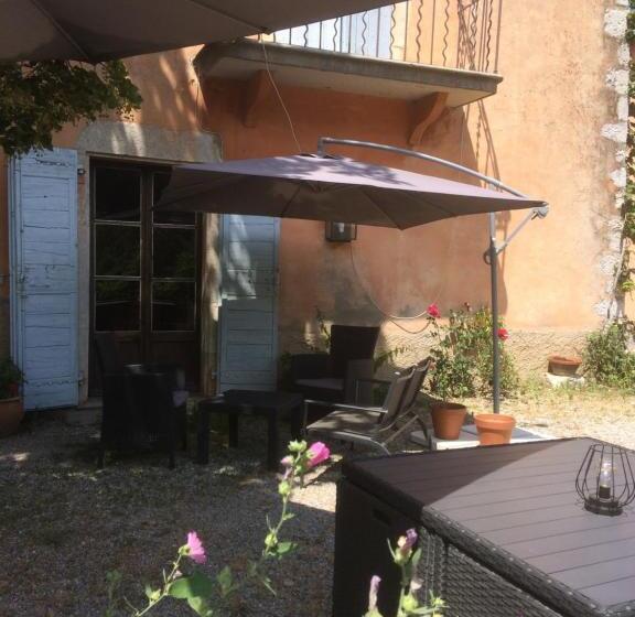 ベッドアンドブレックファースト Château De La Cazette