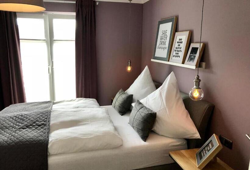 Boutique Hotel Lindenhof, Bed & Breakfast