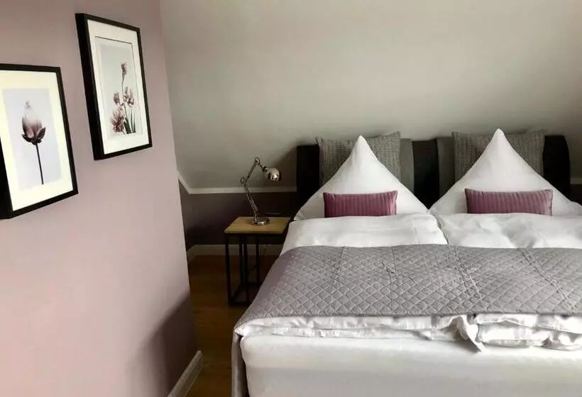 Boutique Hotel Lindenhof, Bed & Breakfast
