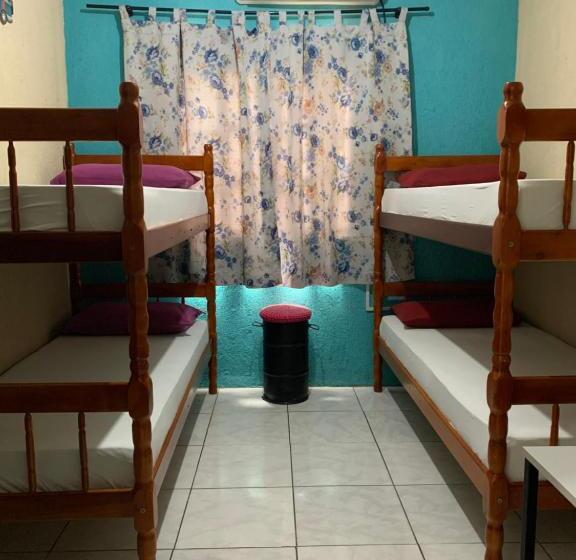 Fica, Vai Ter Bolo Hostel