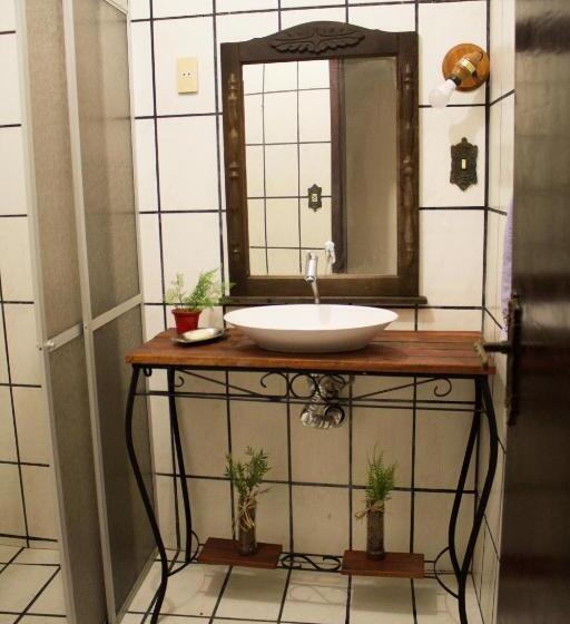 Fica, Vai Ter Bolo Hostel