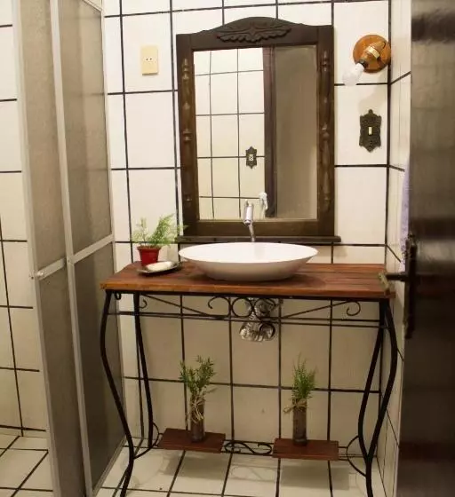 Fica, Vai Ter Bolo Hostel