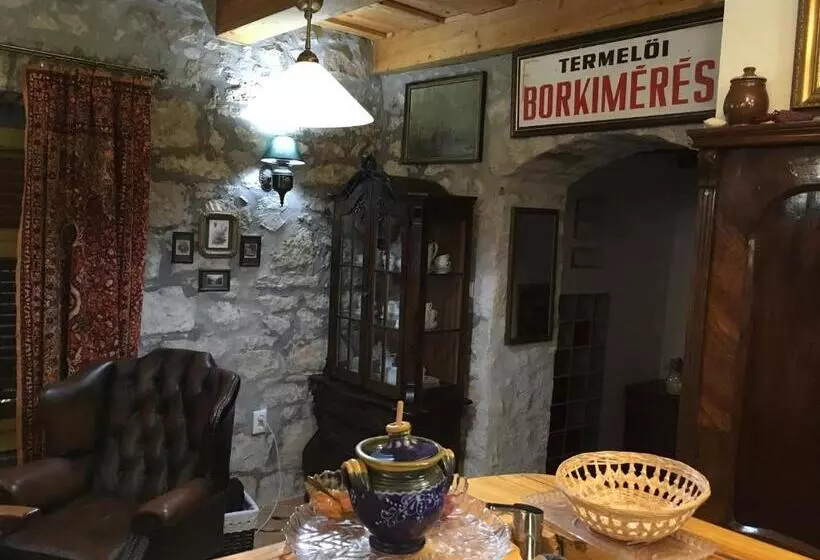 ペンション Provinum Borászat és Vendégház