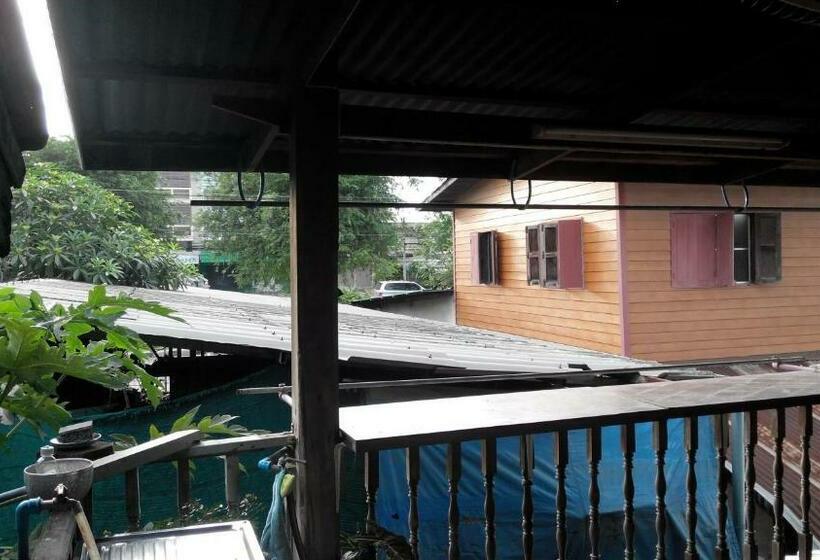 Bed and Breakfast Ray Nu Guest House