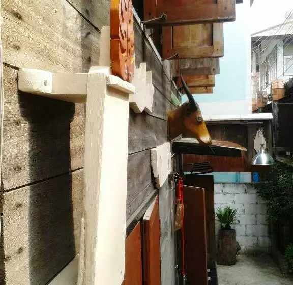 تختخواب و صبحانه Ray Nu Guest House