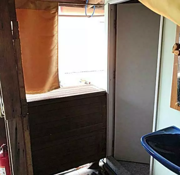 تختخواب و صبحانه Ray Nu Guest House