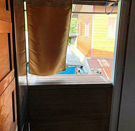 Bed and Breakfast Ray Nu Guest House