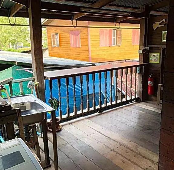 تختخواب و صبحانه Ray Nu Guest House