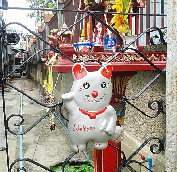 Bed and Breakfast Ray Nu Guest House