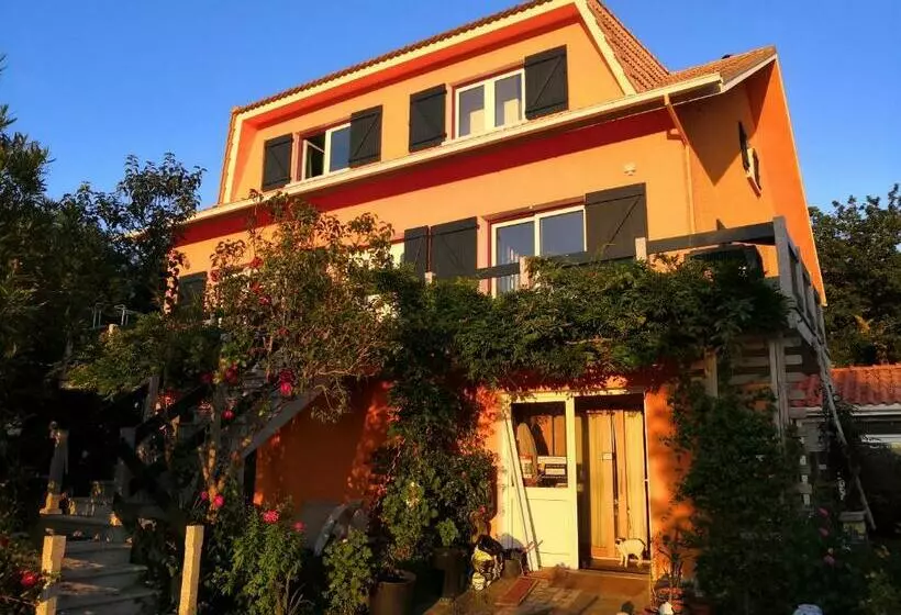 ペンション Casa Gwendoline   Albergue / Hostel / Al   Caminho Da Costa