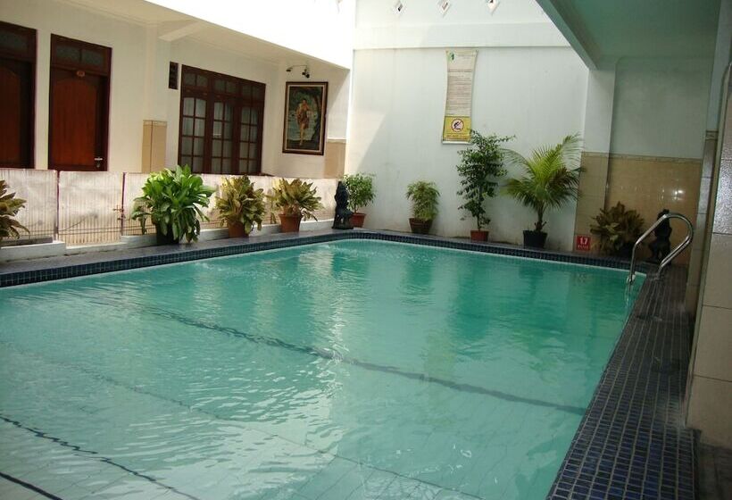 هتل Gloria Amanda