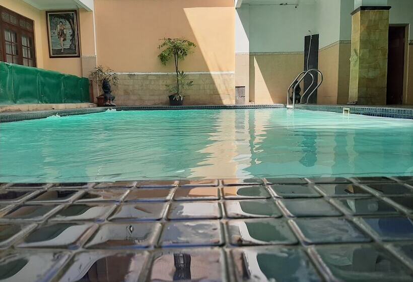 هتل Gloria Amanda