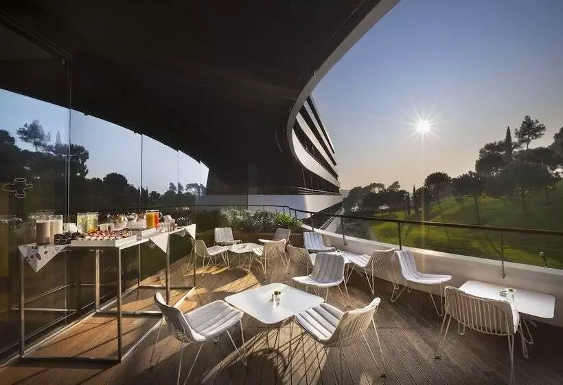 Lone Hotel By Maistra Collection