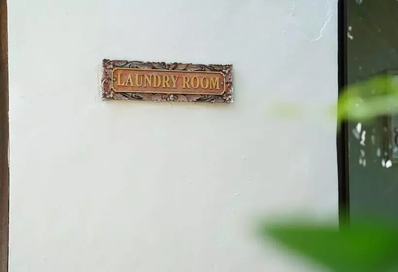 Отель Pondok Sari Kuta