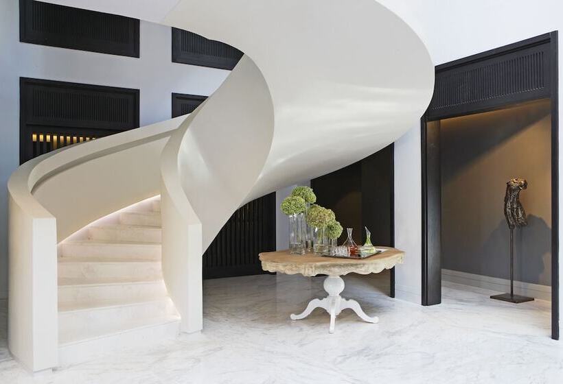 Queen Victoria Hotel By Newmark