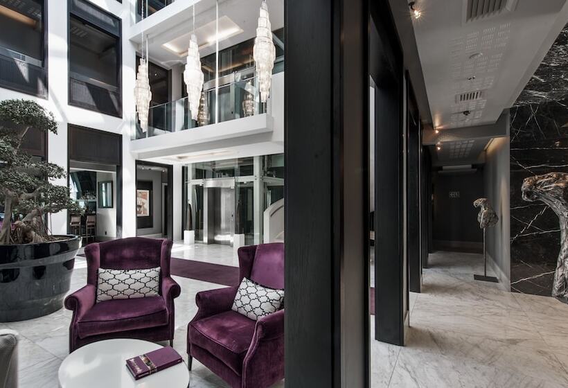 Queen Victoria Hotel By Newmark