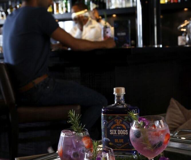 Queen Victoria Hotel By Newmark