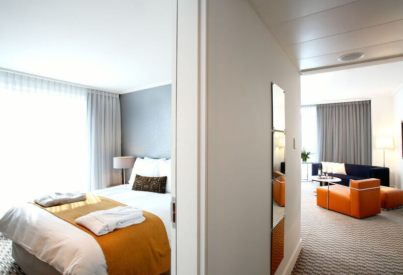 Radisson Blu Gautrain Hotel, Sandton Johannesburg