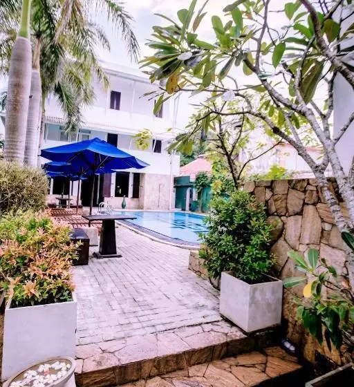 St.lachlan Hotel & Suites