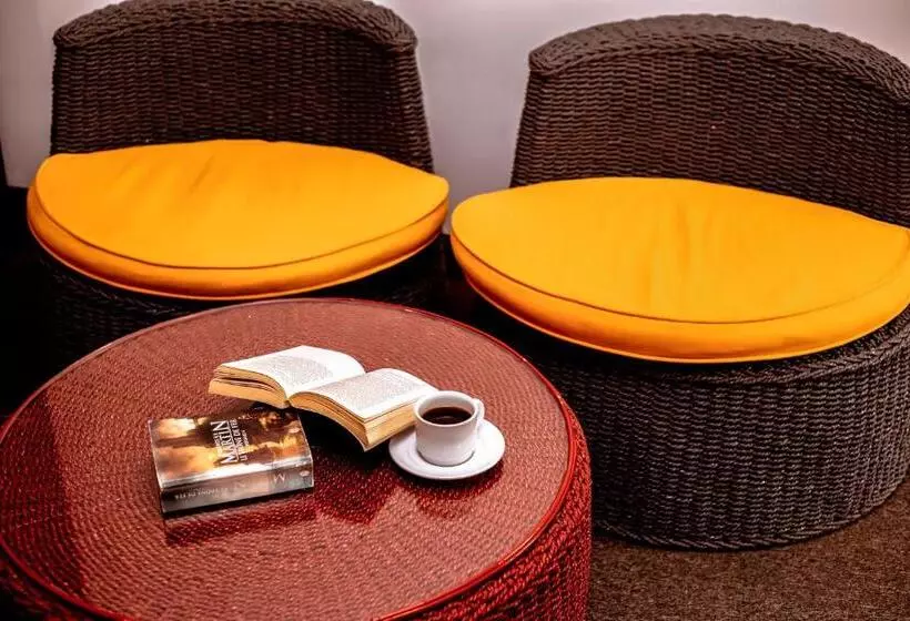 St.lachlan Hotel & Suites