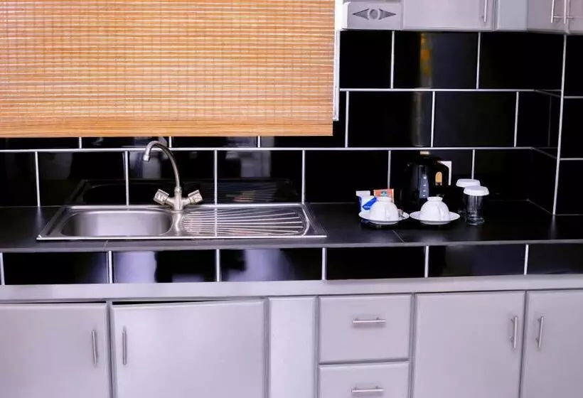 St.lachlan Hotel & Suites