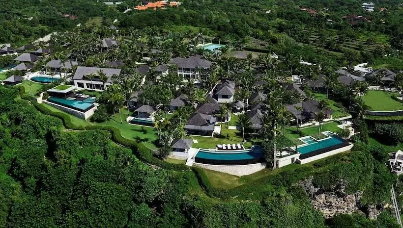 ホテル The Ungasan Clifftop Resort