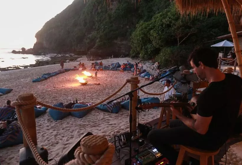 ホテル The Ungasan Clifftop Resort