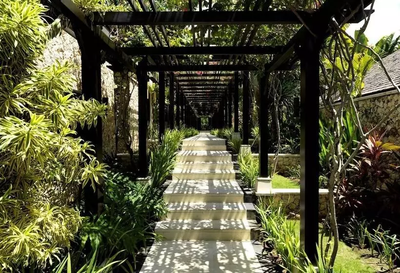 ホテル The Ungasan Clifftop Resort