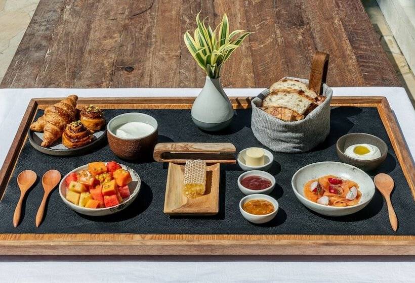 Отель The Ungasan Clifftop Resort