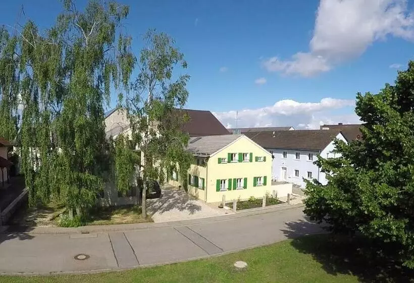 Aamiaismajoitus (B&B) Beim Schuster