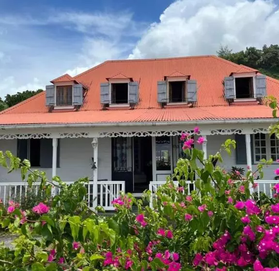 تختخواب و صبحانه Habitation La Reine Du Camp Chambres D Hôtes