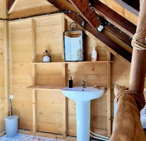 تختخواب و صبحانه Habitation La Reine Du Camp Chambres D Hôtes