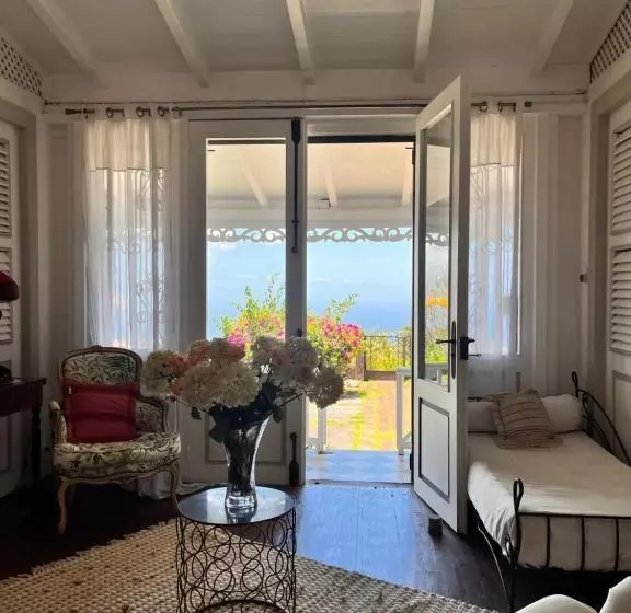 تختخواب و صبحانه Habitation La Reine Du Camp Chambres D Hôtes