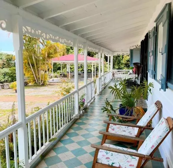 تختخواب و صبحانه Habitation La Reine Du Camp Chambres D Hôtes