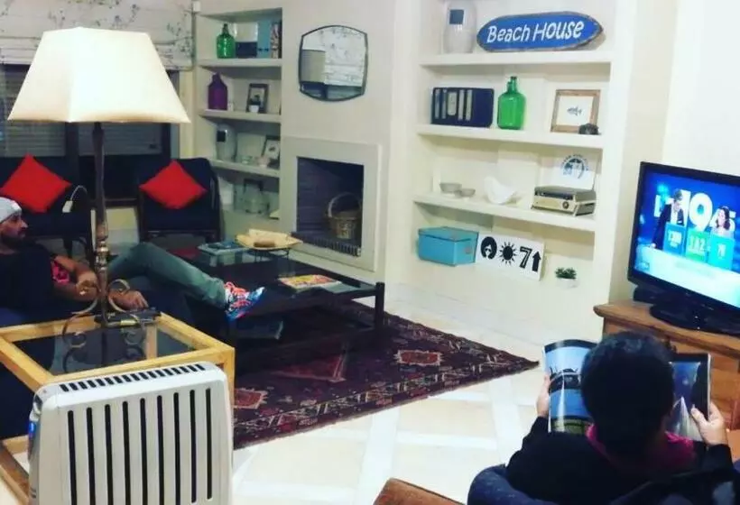 Aamiaismajoitus (B&B) Lisbon Surf Villa