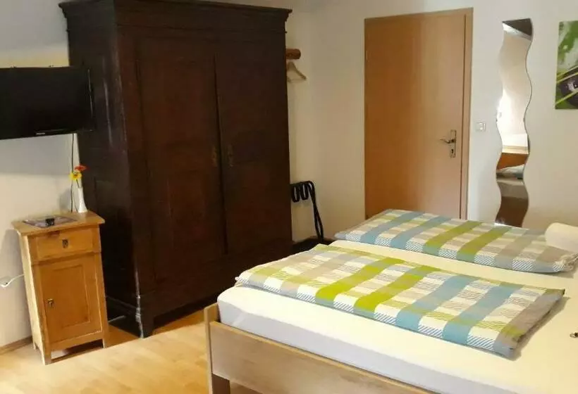 Hotelli Wein Und Gasthof Zipf