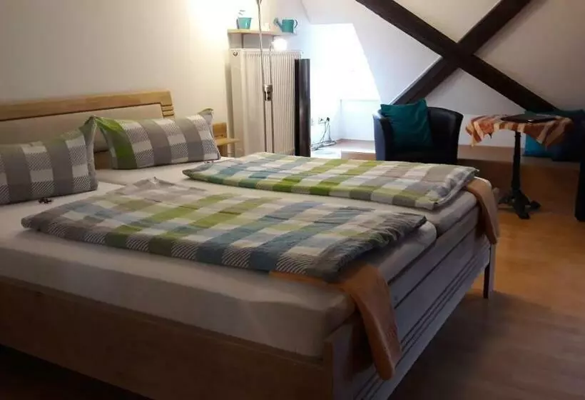 Hotelli Wein Und Gasthof Zipf