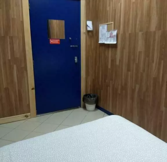 Melaya Budget Hostel