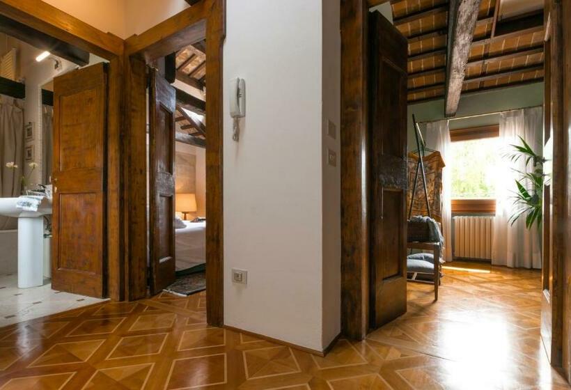 پانسیون Little Garden