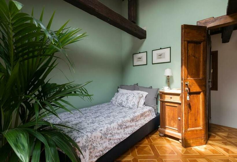 پانسیون Little Garden