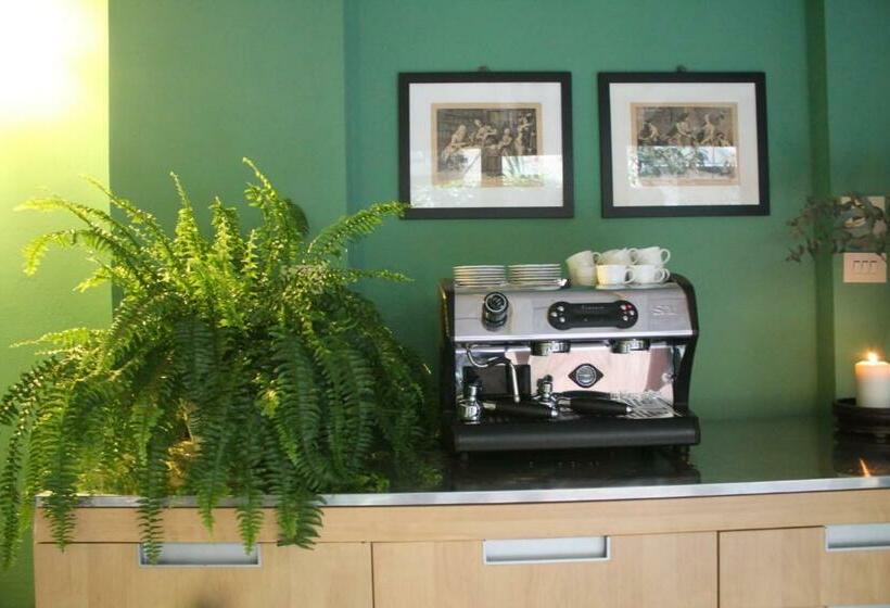 پانسیون Little Garden