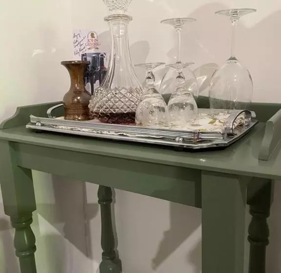 ベッドアンドブレックファースト Holly House Garden Studio