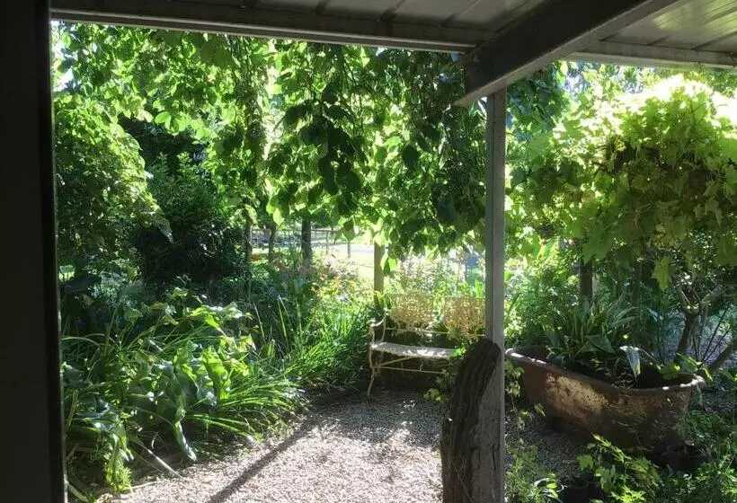 ベッドアンドブレックファースト Holly House Garden Studio