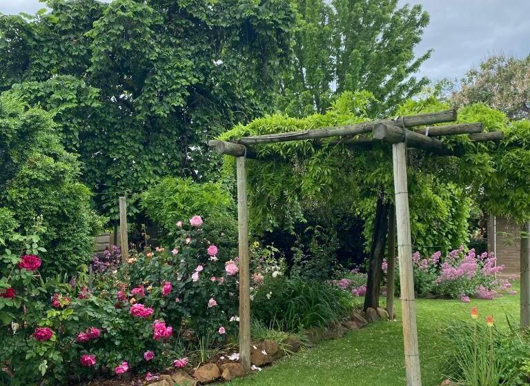 住宿加早餐  Holly House Garden Studio