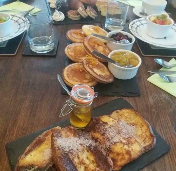 ベッドアンドブレックファースト Les Trois Prunelles