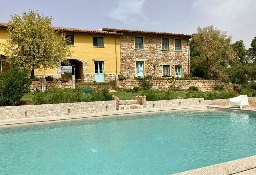 ホテル Agriturismo Is Conchisceddas